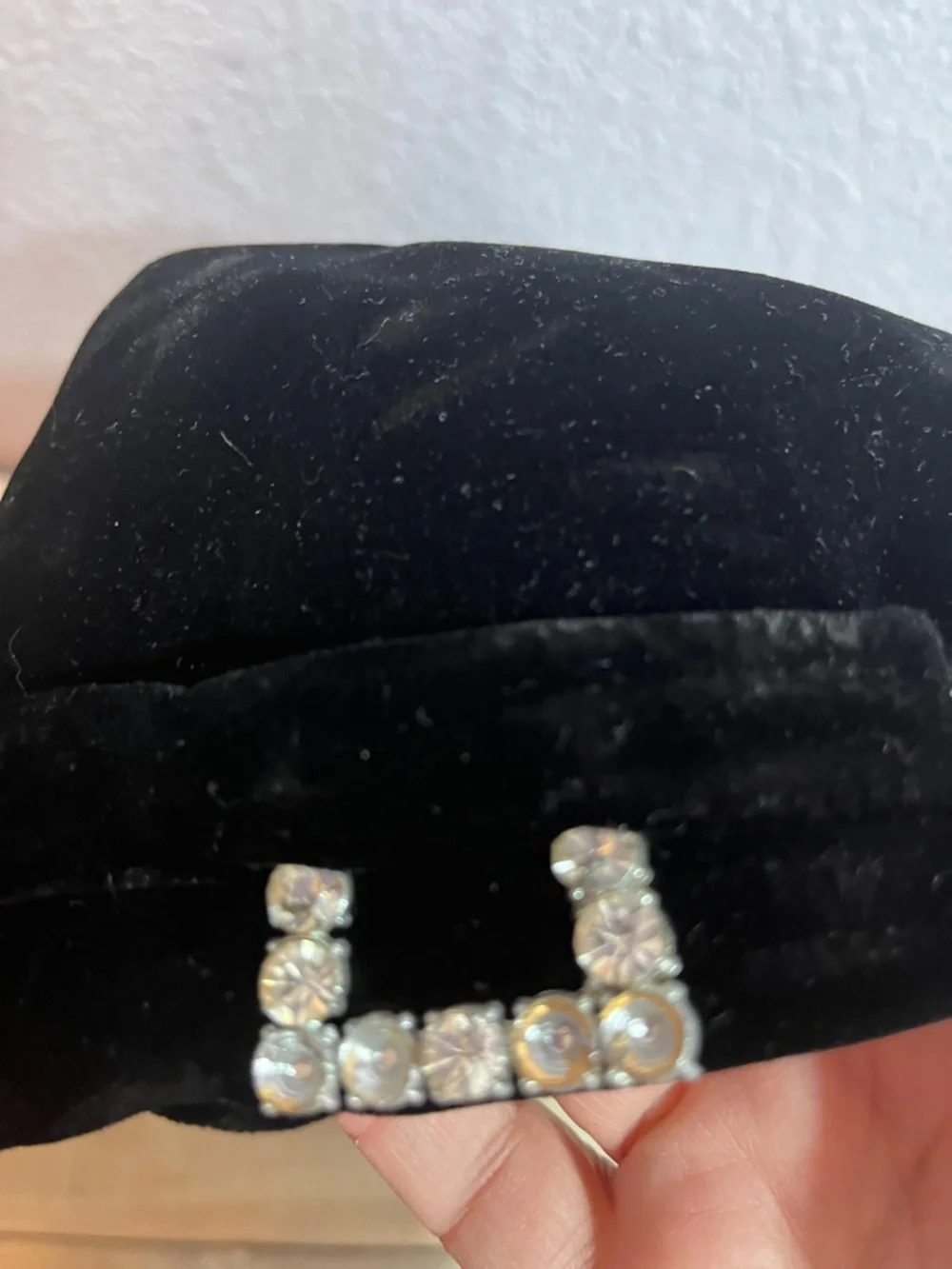 Vintage 40’s/50’s  Black Velvet Women's Cloche Hat with  Rhinestone Detail - Picture 2 of 7